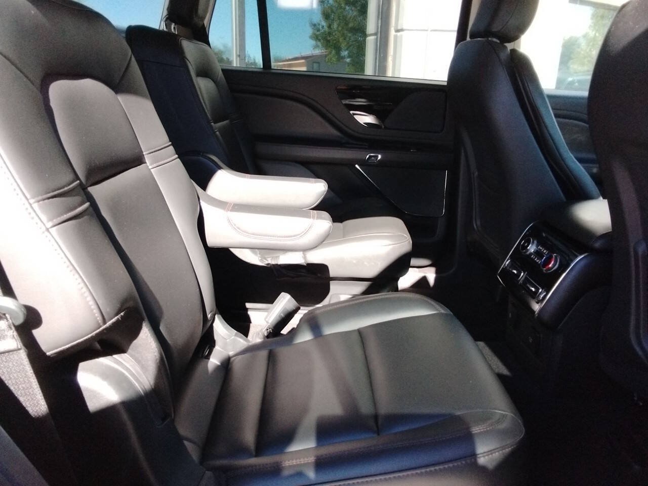 Used 2023 Lincoln Aviator AWD w/ Premium Package image 12