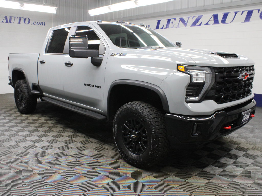 Used 2025 Chevrolet Silverado 2500 ZR2 w/ Technology Package AWD/4WD image 3