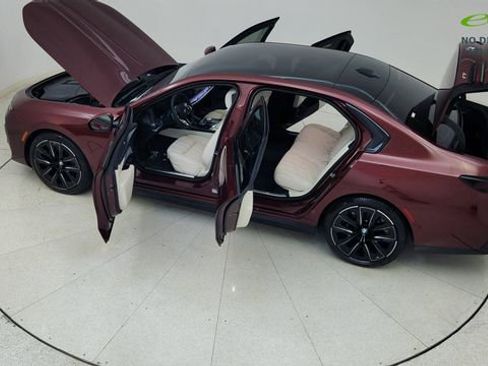 Used 2024 BMW i7 eDrive50 w/ M Sport Package RWD image 86