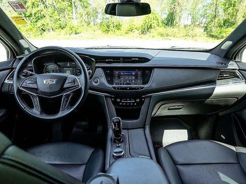 Certified 2021 Cadillac XT5 Premium Luxury image 24