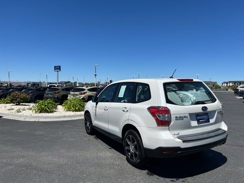 Used 2014 Subaru Forester 2.5i AWD/4WD image 3