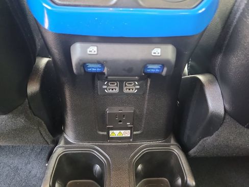 Used 2023 Jeep Gladiator Sport AWD/4WD image 14