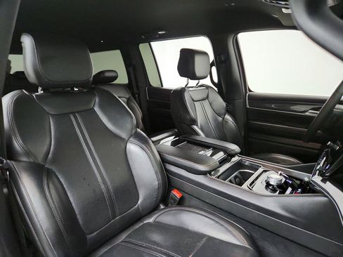 Used 2023 Jeep Wagoneer 4WD image 28