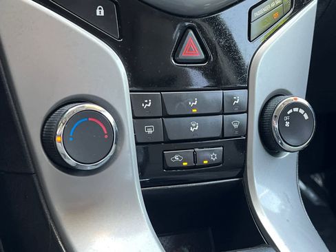 Used 2012 Chevrolet Cruze LT FWD image 21