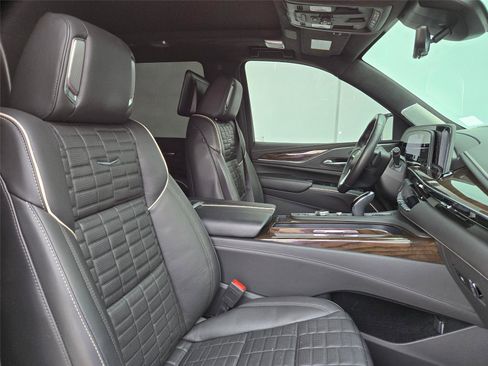 Used 2023 Cadillac Escalade Sport Platinum w/ Heavy-Duty Trailer Package AWD/4WD image 29