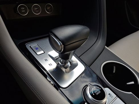 Used 2023 Genesis G70 2.0T image 15