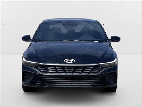 New 2025 Hyundai Elantra SEL image 5