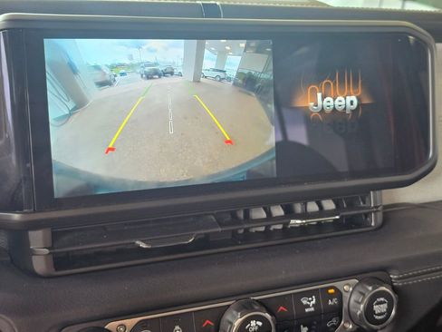 Used 2024 Jeep Wrangler Unlimited Sahara AWD/4WD image 29