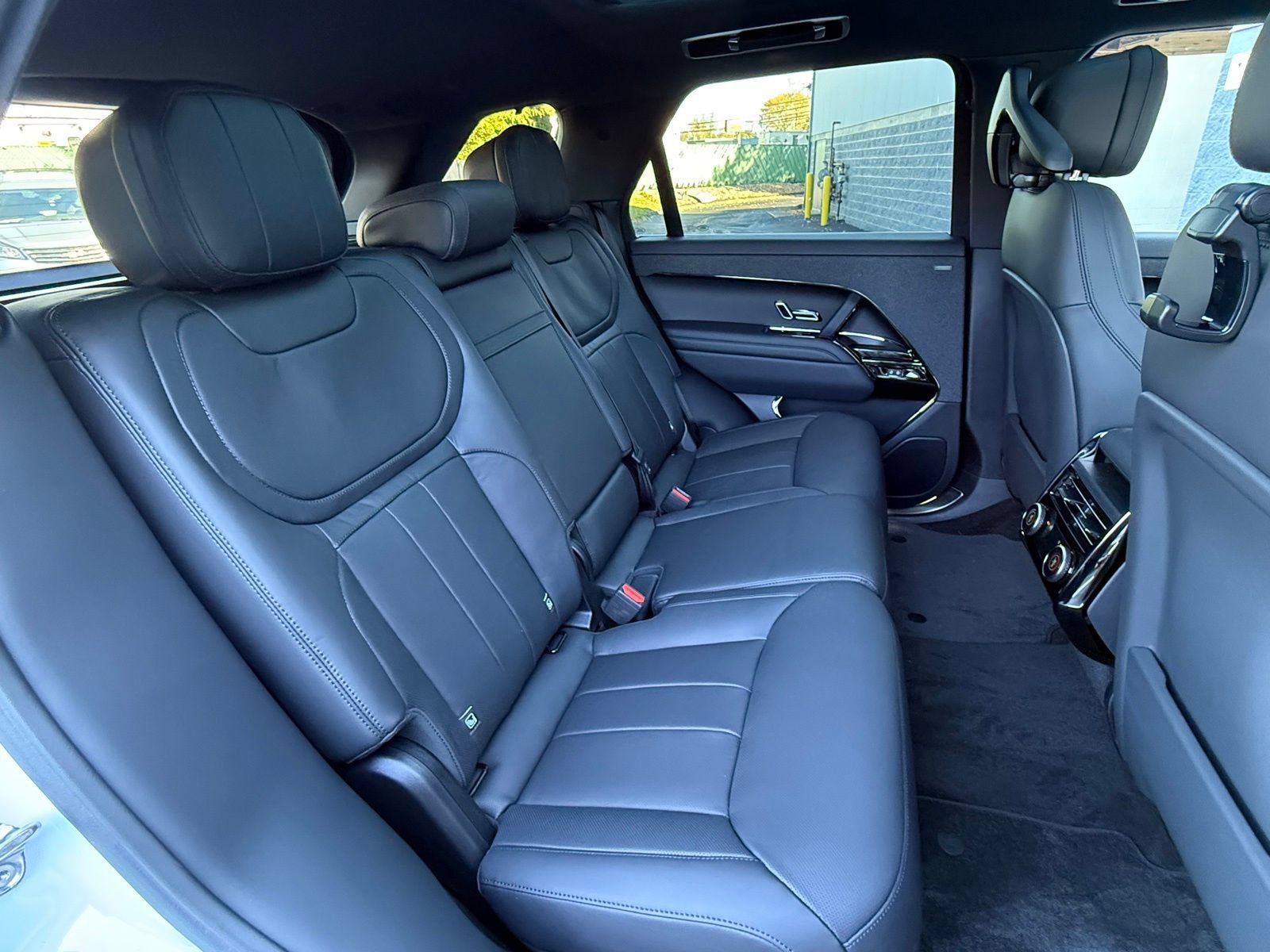 New 2025 Land Rover Range Rover Sport Dynamic SE AWD/4WD image 16