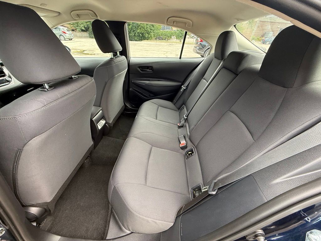 Used 2025 Toyota Corolla LE FWD image 28