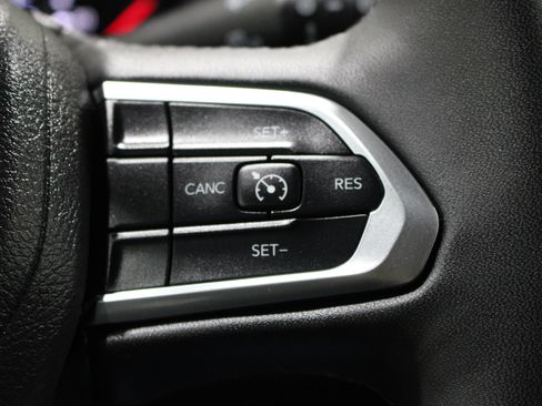Used 2025 Jeep Compass Latitude AWD/4WD image 12