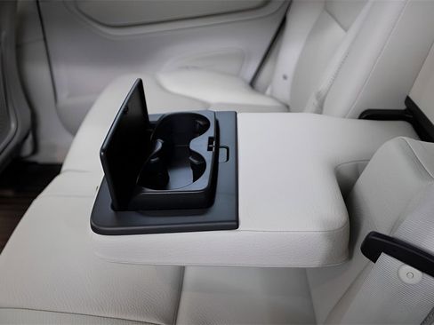 Certified 2025 Volvo XC90 T8 Plus w/ Protection Package Premier image 31