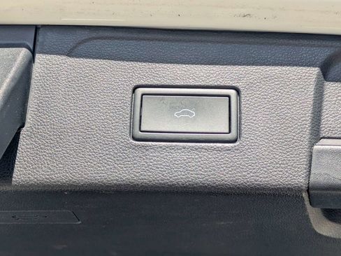 Used 2024 Volkswagen Atlas SE FWD image 13