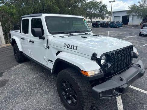 Used 2023 Jeep Gladiator Sport AWD/4WD image 3