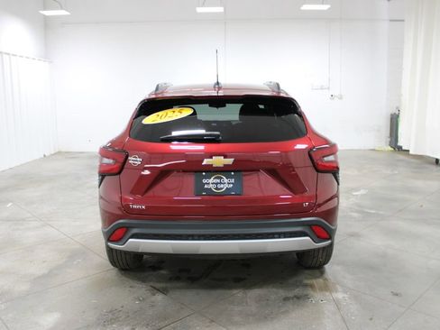 Used 2025 Chevrolet Trax LT image 8