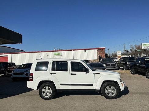 Used 2011 Jeep Liberty Sport image 4