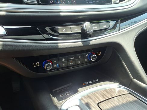 Used 2022 Buick Enclave Avenir w/ Avenir Technology Package AWD/4WD image 27