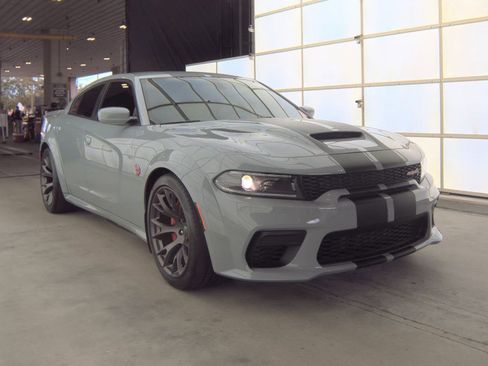 Used 2022 Dodge Charger SRT Hellcat w/ Harman/Kardon Audio Group image 5