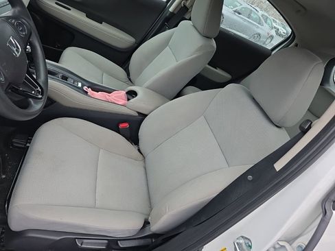 Certified 2022 Honda HR-V LX image 10