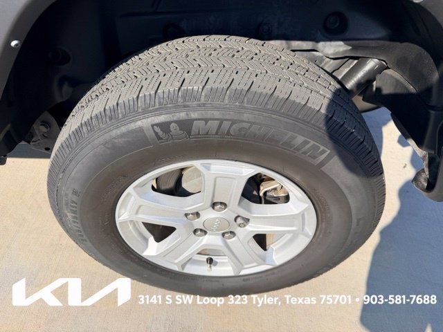 Used 2022 Jeep Wrangler Unlimited Sport AWD/4WD image 6