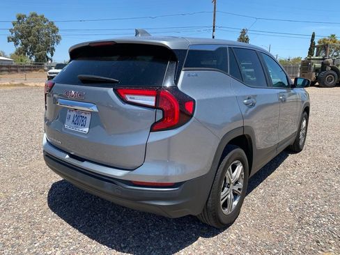 Used 2024 GMC Terrain SLE FWD image 4
