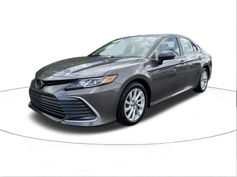 Used 2023 Toyota Camry LE FWD image 7