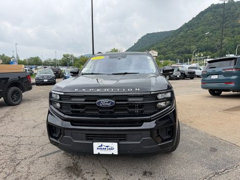 Used 2025 Ford Expedition Max Active AWD/4WD image 2