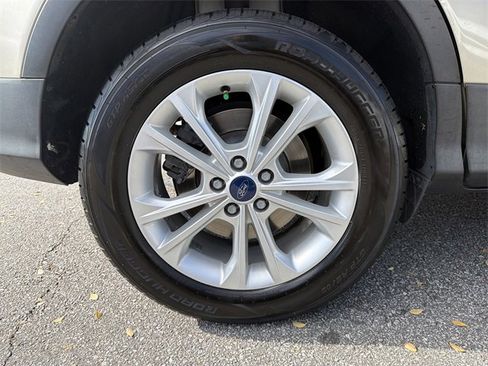 Used 2017 Ford Escape SE w/ Equipment Group 201A image 17