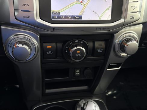 Used 2018 Toyota 4Runner SR5 Premium AWD/4WD image 33