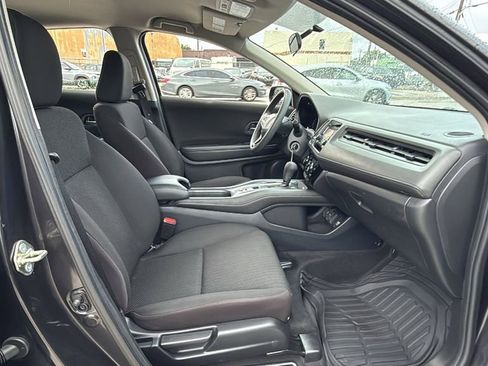 Used 2018 Honda HR-V LX image 37