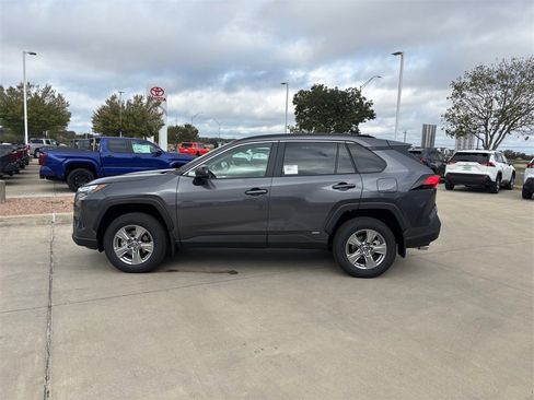 New 2025 Toyota RAV4 LE image 4