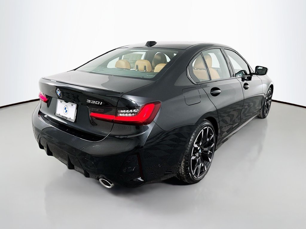Used 2026 BMW 330i Sedan w/ M Sport Package RWD image 5