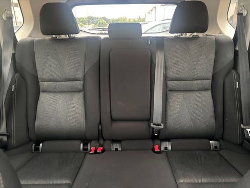 Used 2025 Nissan Rogue SV AWD/4WD image 39