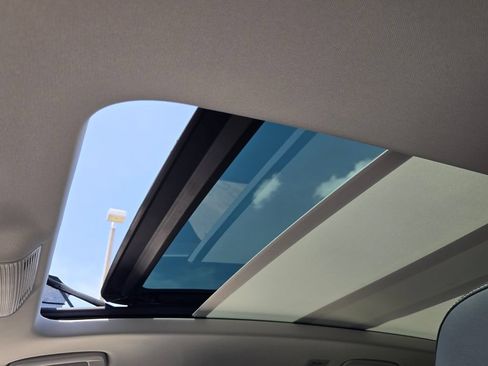 Certified 2026 Volkswagen Tiguan SE w/ Panoramic Sunroof Package FWD image 20