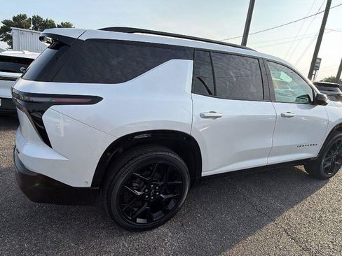 Used 2024 Chevrolet Traverse RS AWD/4WD image 9