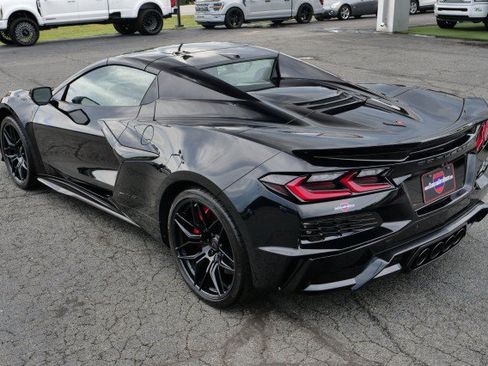 Used 2024 Chevrolet Corvette Z06 w/ Stealth Interior Trim Package RWD image 11