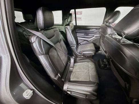 Used 2023 Jeep Grand Cherokee L Laredo image 34