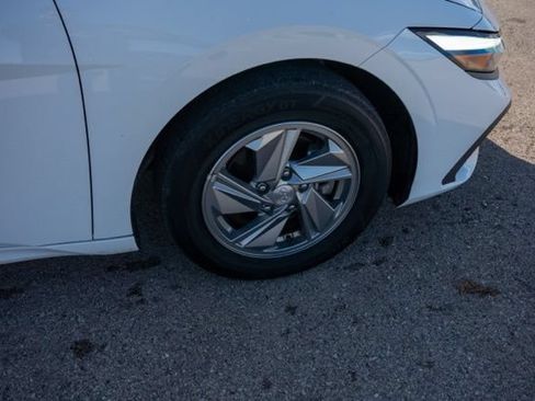 Used 2024 Hyundai Elantra SE FWD image 9