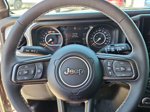 Used 2025 Jeep Wrangler Unlimited Sport AWD/4WD image 19