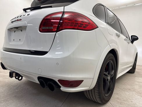 Used 2014 Porsche Cayenne Turbo image 23