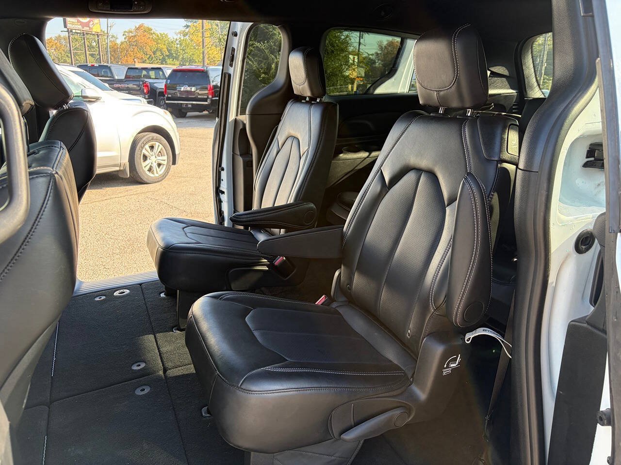 Used 2026 Chrysler Pacifica Select FWD image 15