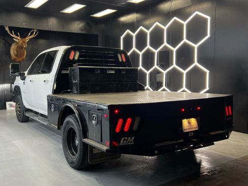 Used 2020 Chevrolet Silverado 3500 High Country w/ Technology Package image 9