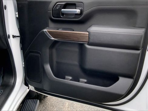 Used 2022 Chevrolet Silverado 2500 LT w/ Convenience Package image 22