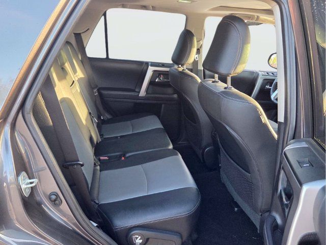 Used 2022 Toyota 4Runner SR5 Premium w/ Moonroof Package AWD/4WD image 18