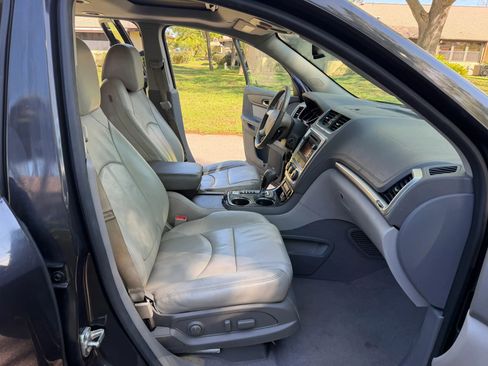 Used 2017 GMC Acadia Limited SLT image 14