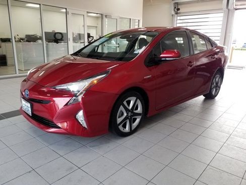 Used 2016 Toyota Prius Four Touring FWD image 2