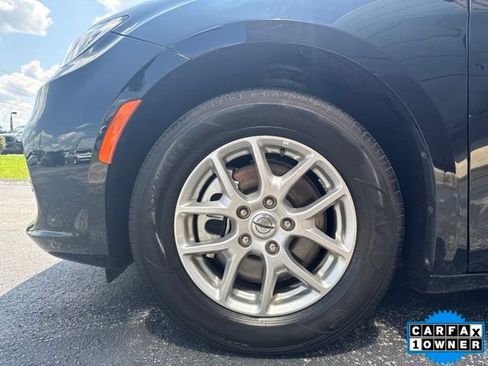 Used 2025 Chrysler Pacifica Select FWD image 5