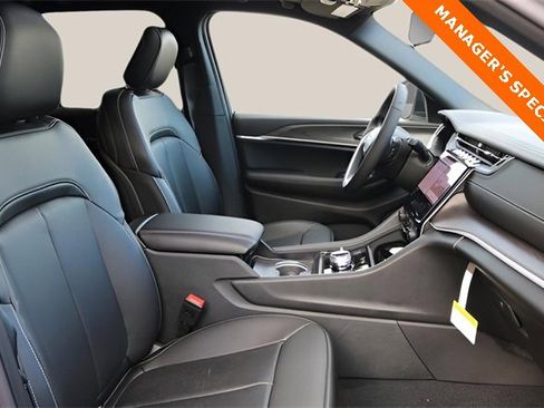 New 2025 Jeep Grand Cherokee Limited w/ Luxury Tech Group II image 17