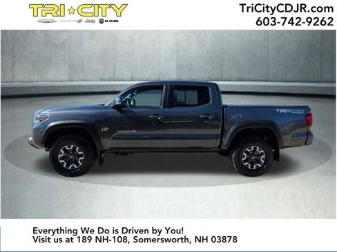 Used 2018 Toyota Tacoma TRD Off-Road w/ Technology Package image 2