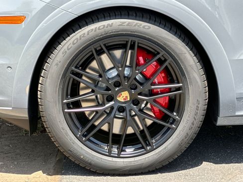 New 2026 Porsche Cayenne GTS AWD/4WD image 31